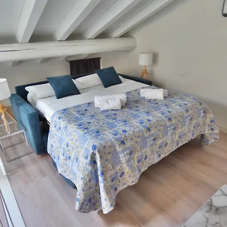 Bright House In Old Town Desenzano * Desenzano del Garda