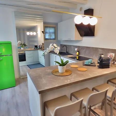 Bright House In Old Town Desenzano * Desenzano del Garda