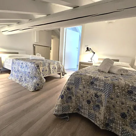 Bright House In Old Town Desenzano *
