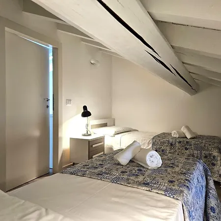 Bright House In Old Town Desenzano Apartmán