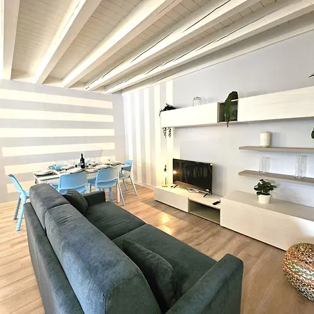 Bright House In Old Town Desenzano Apartmán