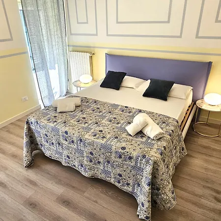Bright House In Old Town Desenzano Apartmán *