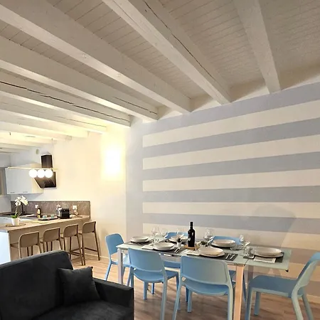Bright House In Old Town Desenzano Apartmán